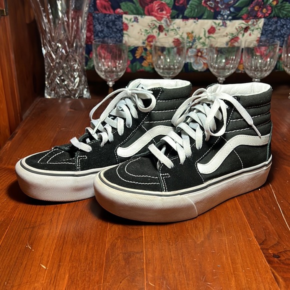 VANS Unisex Black & White Hightop Sneakers - Picture 4 of 10